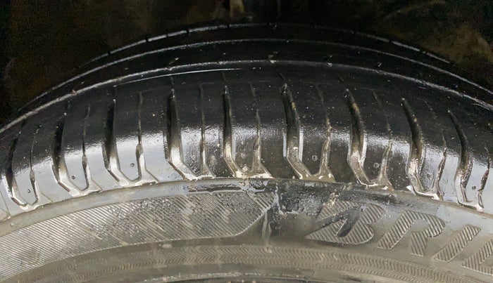 2019 Maruti XL6 ALPHA MT, Petrol, Manual, 68,590 km, Right Front Tyre Tread