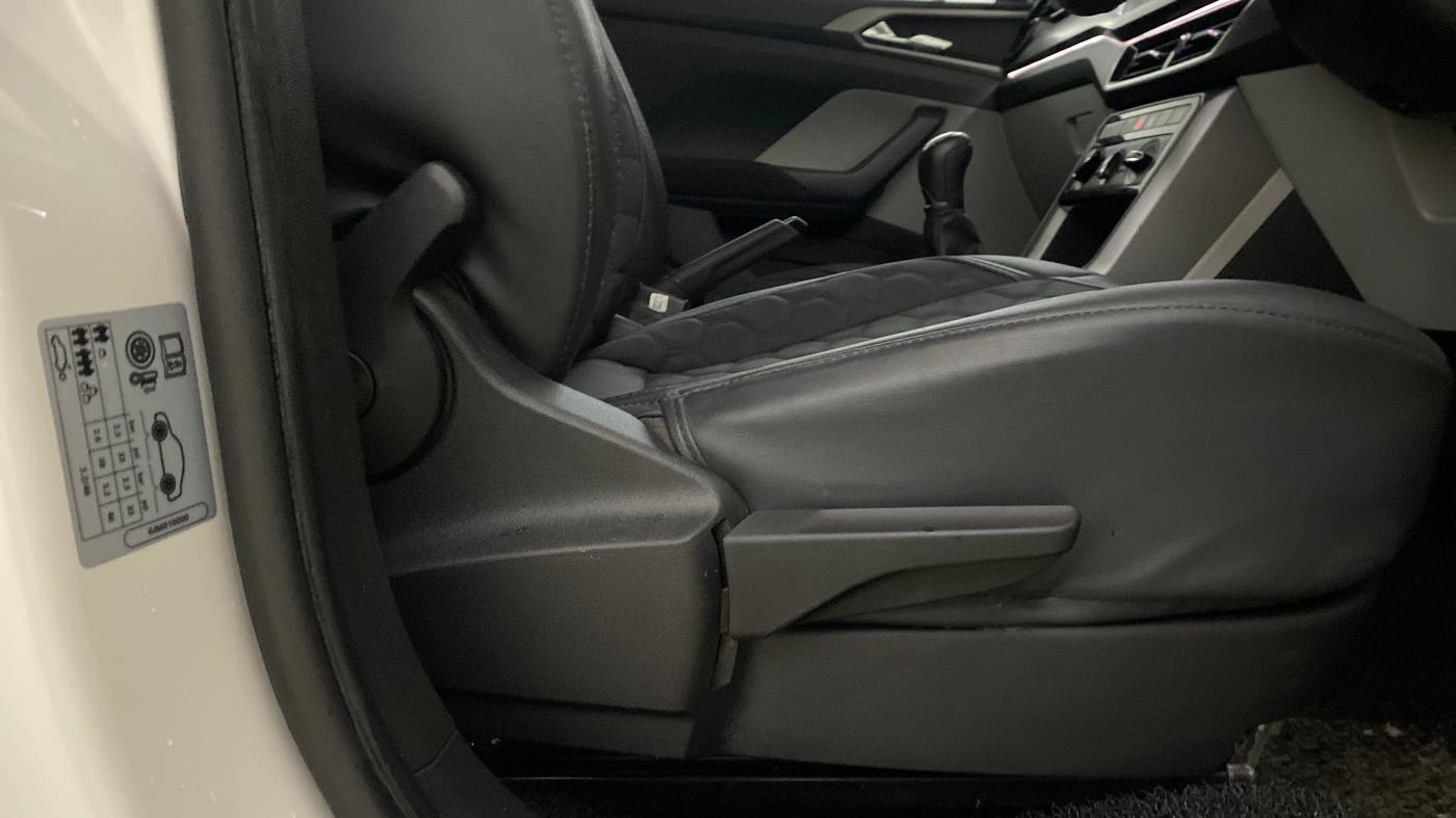 2022 Skoda KUSHAQ AMBITION 1.0L TSI MT, Petrol, Manual, 23,042 km, Driver Side Adjustment Panel