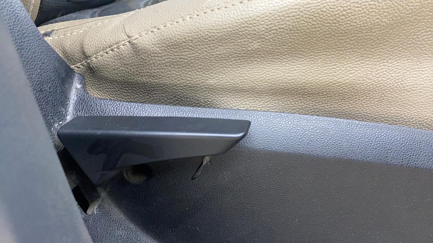 2018 Mahindra KUV 100 NXT K2 P 6 STR, CNG, Manual, 70,969 km, Driver Side Adjustment Panel