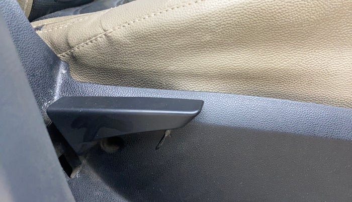 2018 Mahindra KUV 100 NXT K2 P 6 STR, CNG, Manual, 70,969 km, Driver Side Adjustment Panel