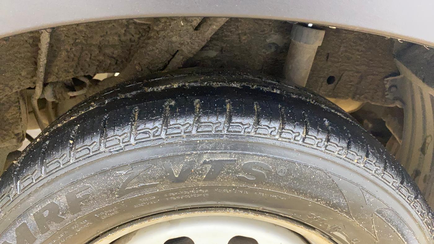 2018 Mahindra KUV 100 NXT K2 P 6 STR, CNG, Manual, 70,969 km, Left Rear Tyre Tread