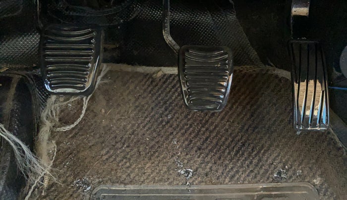 2018 Mahindra KUV 100 NXT K2 P 6 STR, CNG, Manual, 70,969 km, Pedals