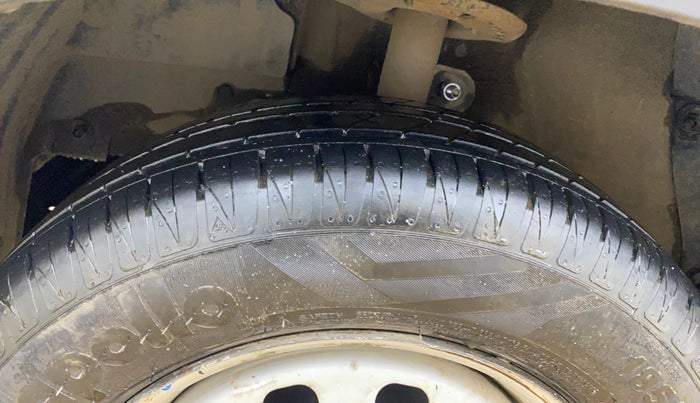 2018 Mahindra KUV 100 NXT K2 P 6 STR, CNG, Manual, 70,969 km, Left Front Tyre Tread