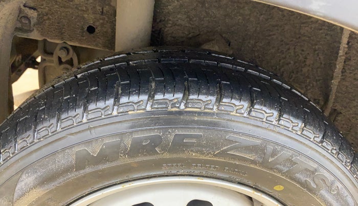 2018 Mahindra KUV 100 NXT K2 P 6 STR, CNG, Manual, 70,969 km, Right Rear Tyre Tread