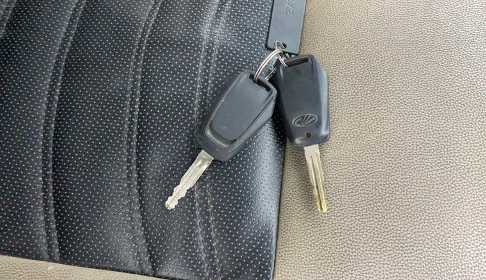 2018 Mahindra KUV 100 NXT K2 P 6 STR, CNG, Manual, 70,969 km, Key Close Up