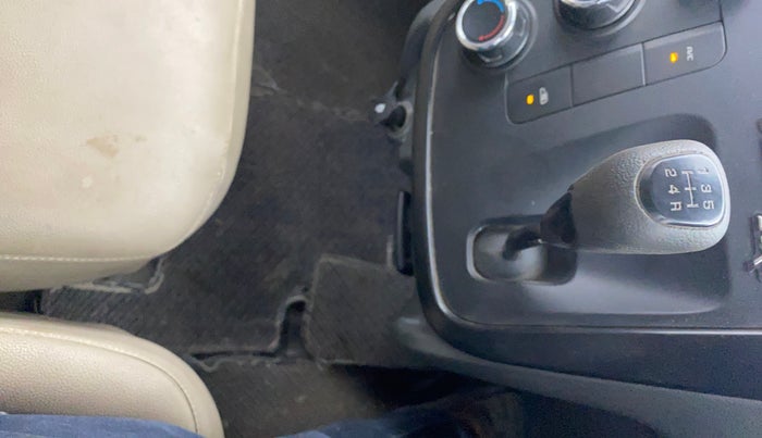 2018 Mahindra KUV 100 NXT K2 P 6 STR, CNG, Manual, 70,969 km, Gear Lever