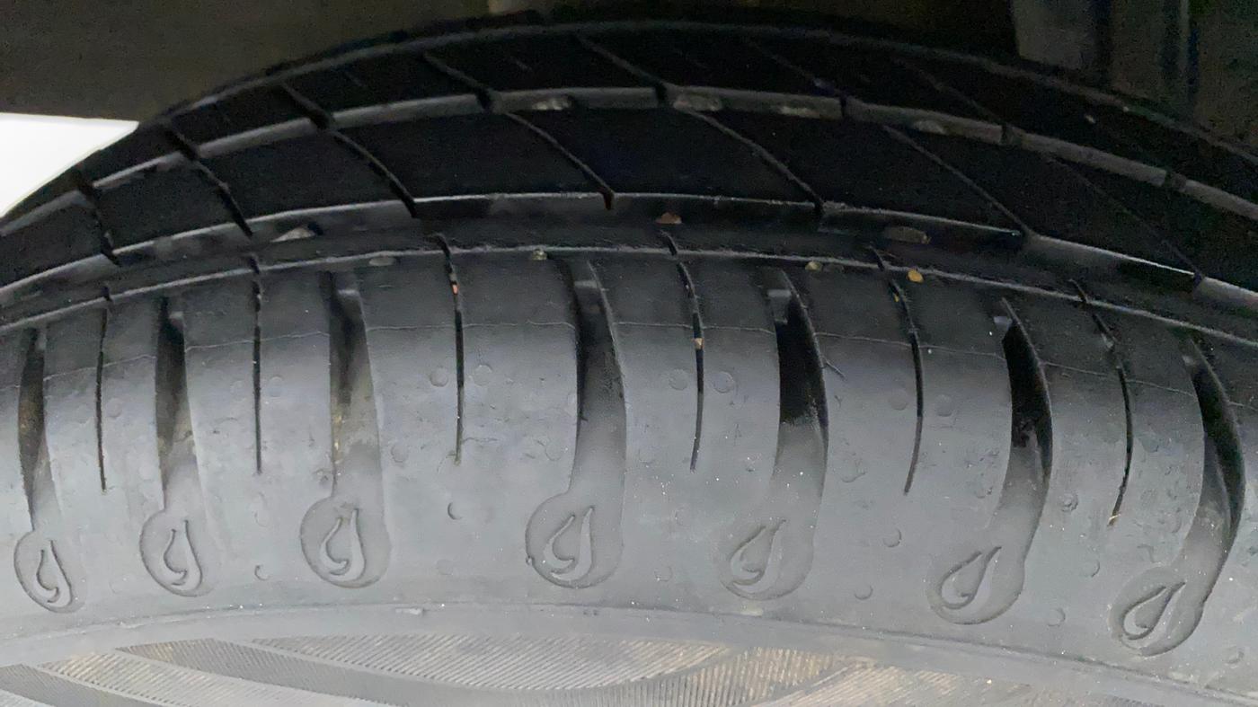 2020 Renault Kwid RXT 1.0 AMT (O), Petrol, Automatic, 16,563 km, Right Rear Tyre Tread