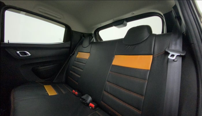 2020 Renault Kwid RXT 1.0 AMT (O), Petrol, Automatic, 16,563 km, Right Side Rear Door Cabin