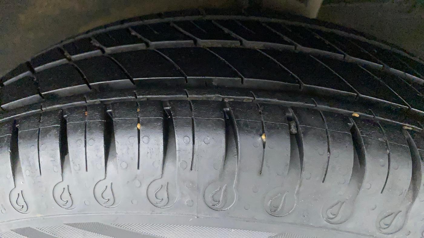 2020 Renault Kwid RXT 1.0 AMT (O), Petrol, Automatic, 16,563 km, Left Rear Tyre Tread