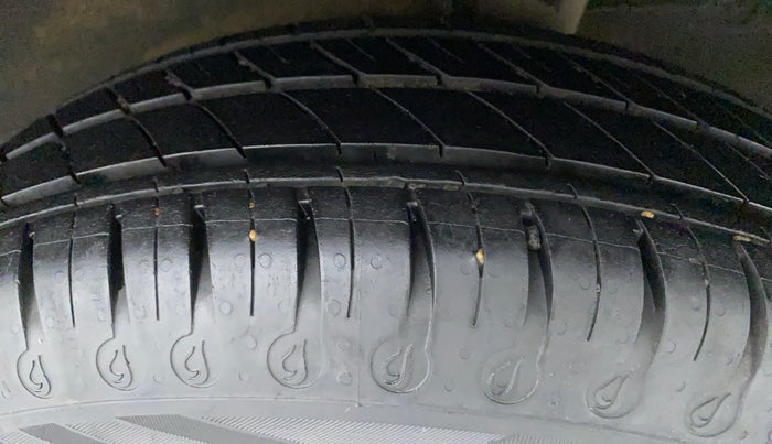 2020 Renault Kwid RXT 1.0 AMT (O), Petrol, Automatic, 16,563 km, Left Rear Tyre Tread