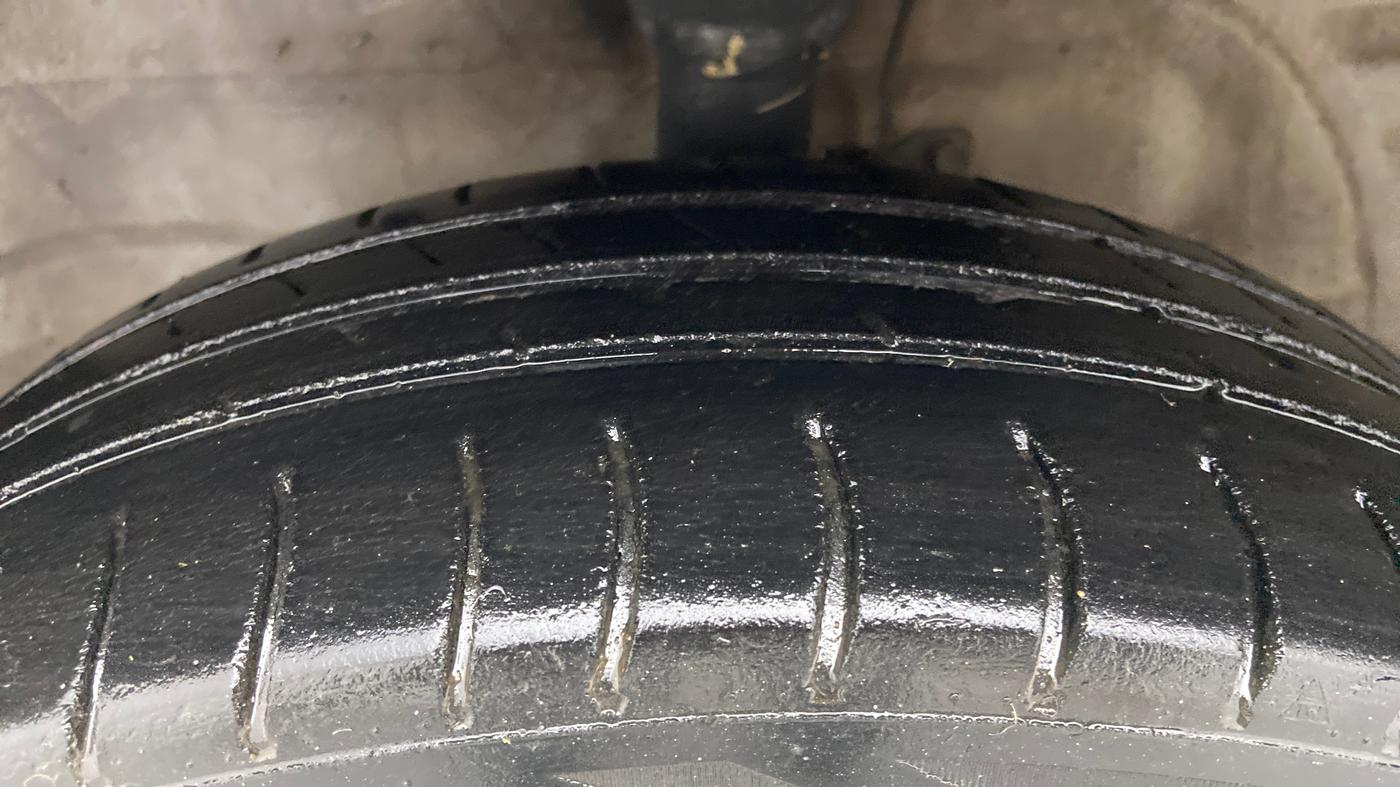2012 Maruti Wagon R 1.0 VXI, Petrol, Manual, 1,13,543 km, Left Front Tyre Tread