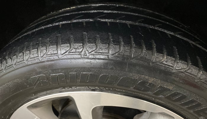 2017 Hyundai Elite i20 ASTA 1.2, Petrol, Manual, 49,119 km, Right Front Tyre Tread