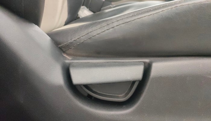 2022 Hyundai NEW SANTRO SPORTZ EXECUTIVE MT CNG, CNG, Manual, 28,381 km, Driver Side Adjustment Panel