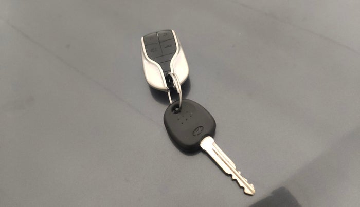 2022 Hyundai NEW SANTRO SPORTZ EXECUTIVE MT CNG, CNG, Manual, 28,381 km, Key Close Up