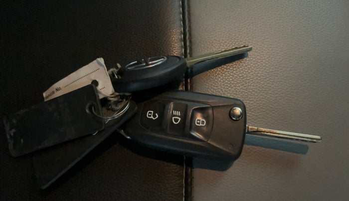 2021 Tata ALTROZ XE PETROL, Petrol, Manual, 19,605 km, Key Close Up