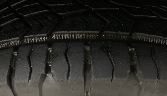 2021 Renault Duster RXZ 1.3 TURBO PETROL MT, Petrol, Manual, 38,941 km, Right Front Tyre Tread