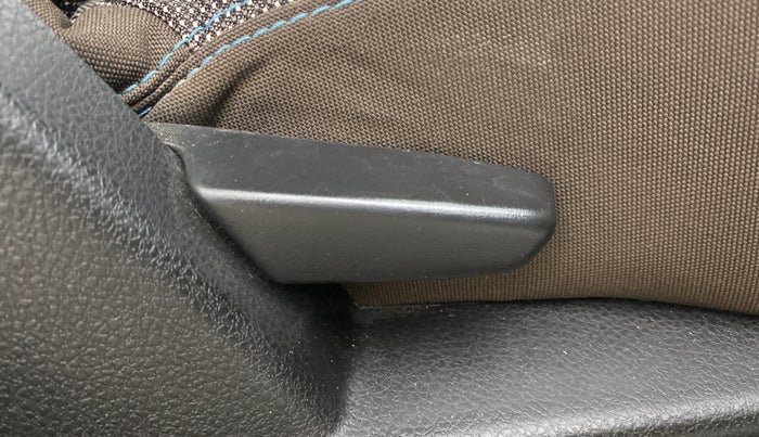 2021 Renault Duster RXZ 1.3 TURBO PETROL MT, Petrol, Manual, 38,941 km, Driver Side Adjustment Panel