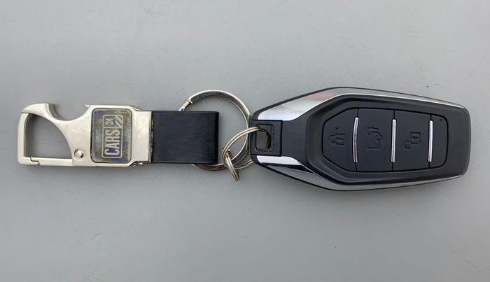 2018 Mahindra XUV500 W9, Diesel, Manual, 46,467 km, Key Close Up