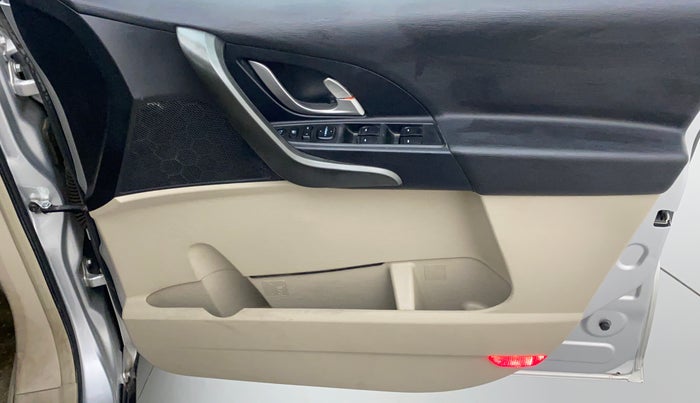 2018 Mahindra XUV500 W9, Diesel, Manual, 46,467 km, Driver Side Door Panels Control