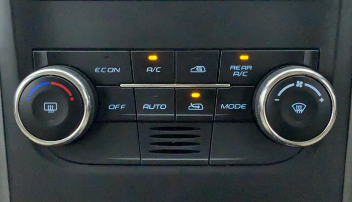 2018 Mahindra XUV500 W9, Diesel, Manual, 46,467 km, Automatic Climate Control