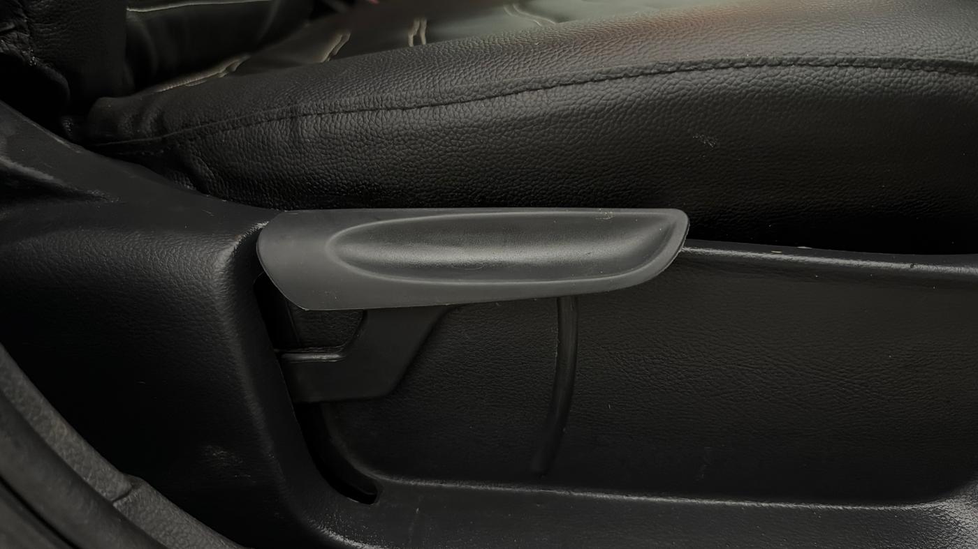 2020 Volkswagen Polo HIGHLINE PLUS 1.0, Petrol, Manual, 1,15,234 km, Driver Side Adjustment Panel