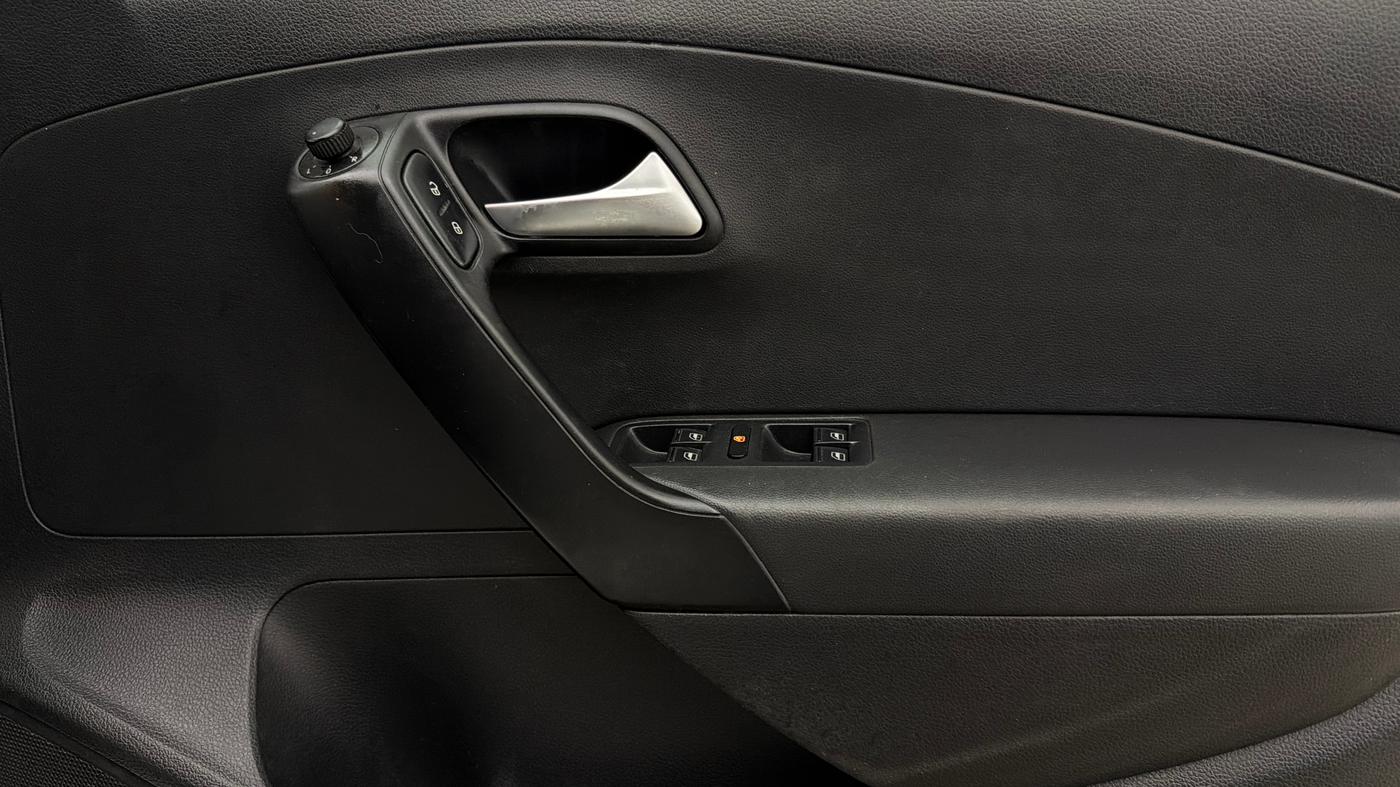 2020 Volkswagen Polo HIGHLINE PLUS 1.0, Petrol, Manual, 1,15,234 km, Driver Side Door Panels Control