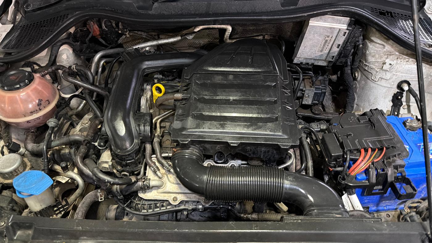 2020 Volkswagen Polo HIGHLINE PLUS 1.0, Petrol, Manual, 1,15,234 km, Engine View