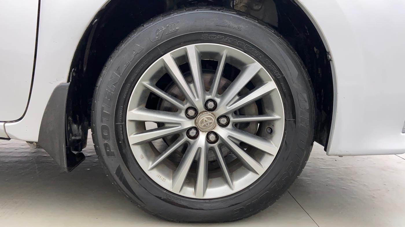 2014 Toyota Corolla Altis VL AT, Petrol, Automatic, 60,686 km, Right Front Tyre