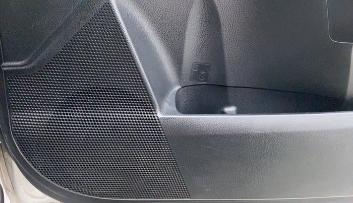 2014 Toyota Corolla Altis VL AT, Petrol, Automatic, 60,686 km, Speakers