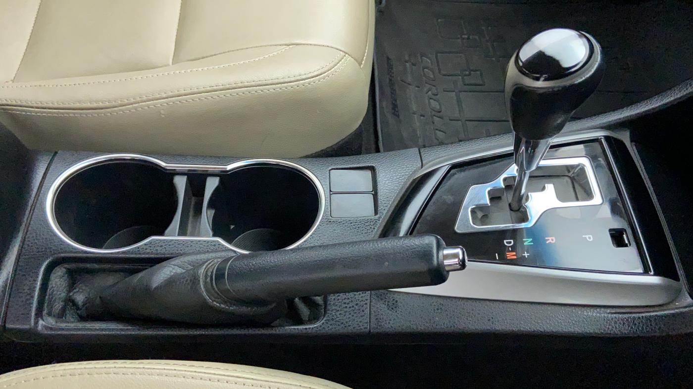 2014 Toyota Corolla Altis VL AT, Petrol, Automatic, 60,686 km, Gear Lever