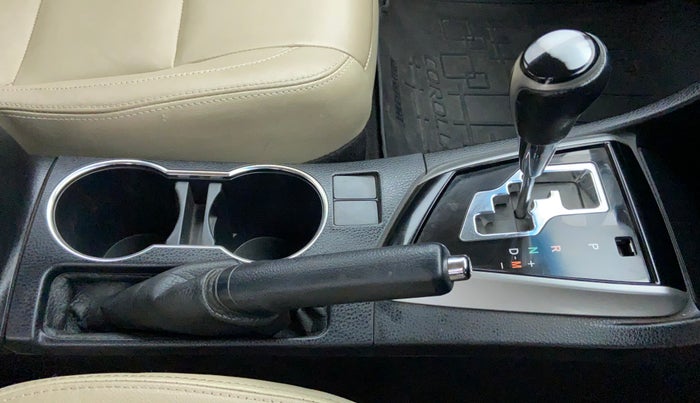 2014 Toyota Corolla Altis VL AT, Petrol, Automatic, 60,686 km, Gear Lever