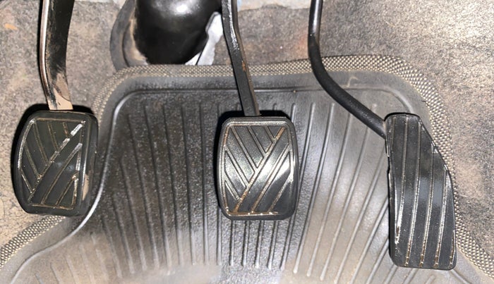 2013 Maruti Wagon R 1.0 LXI, Petrol, Manual, 83,871 km, Pedals