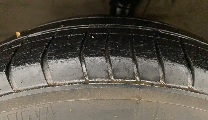 2013 Maruti Wagon R 1.0 LXI, Petrol, Manual, 83,871 km, Left Front Tyre Tread