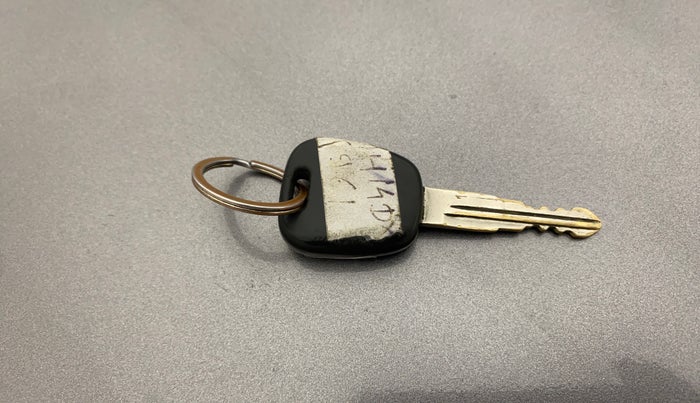 2013 Maruti Wagon R 1.0 LXI, Petrol, Manual, 83,871 km, Key Close Up