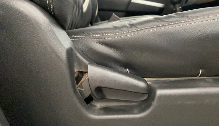 2013 Maruti Wagon R 1.0 LXI, Petrol, Manual, 83,871 km, Driver Side Adjustment Panel