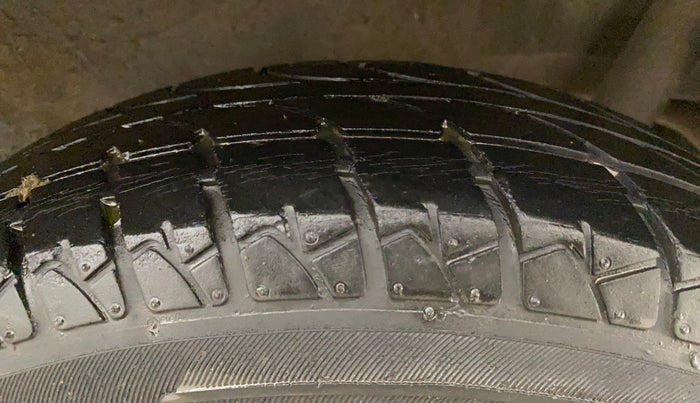 2013 Maruti Wagon R 1.0 LXI, Petrol, Manual, 83,871 km, Left Rear Tyre Tread