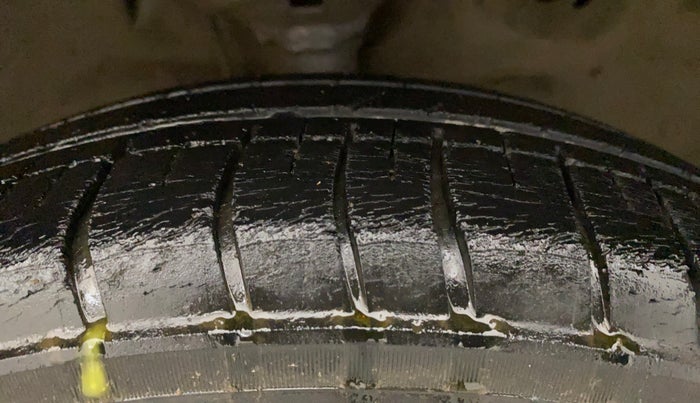 2013 Maruti Wagon R 1.0 LXI, Petrol, Manual, 83,871 km, Right Front Tyre Tread