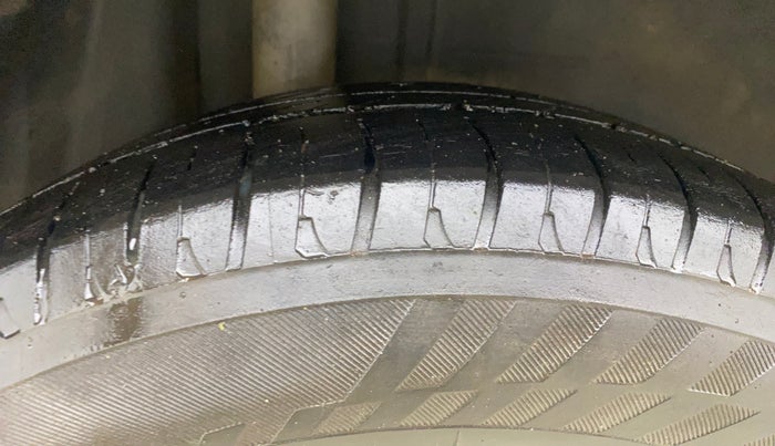 2019 Ford Figo Aspire TITANIUM1.5 DIESEL, Diesel, Manual, 1,16,244 km, Right Rear Tyre Tread