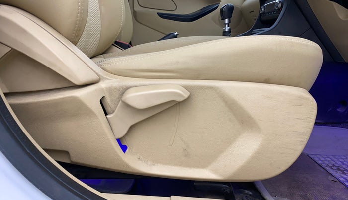 2019 Ford Figo Aspire TITANIUM1.5 DIESEL, Diesel, Manual, 1,16,244 km, Driver Side Adjustment Panel