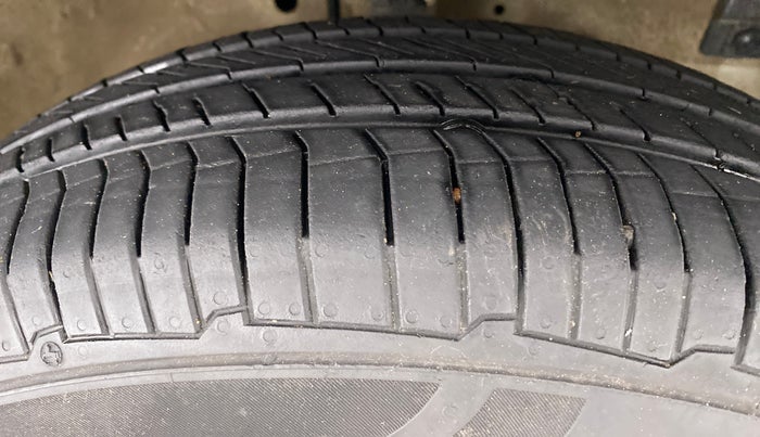 2015 Maruti Swift Dzire VXI, Petrol, Manual, 83,425 km, Right Front Tyre Tread