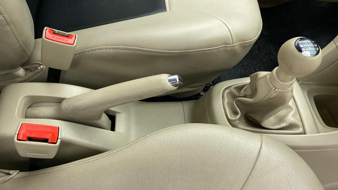 2015 Maruti Swift Dzire VXI, Petrol, Manual, 83,425 km, Gear Lever
