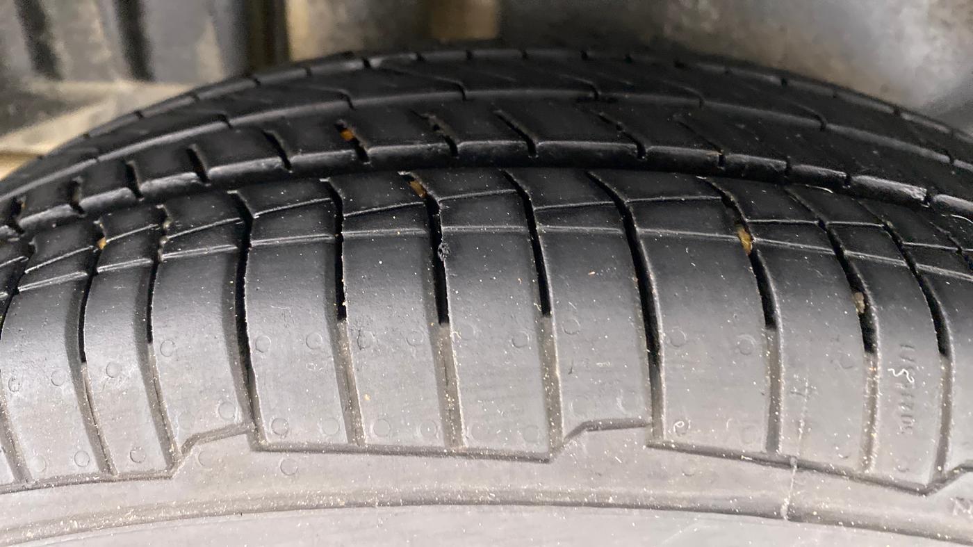 2015 Maruti Swift Dzire VXI, Petrol, Manual, 83,425 km, Right Rear Tyre Tread