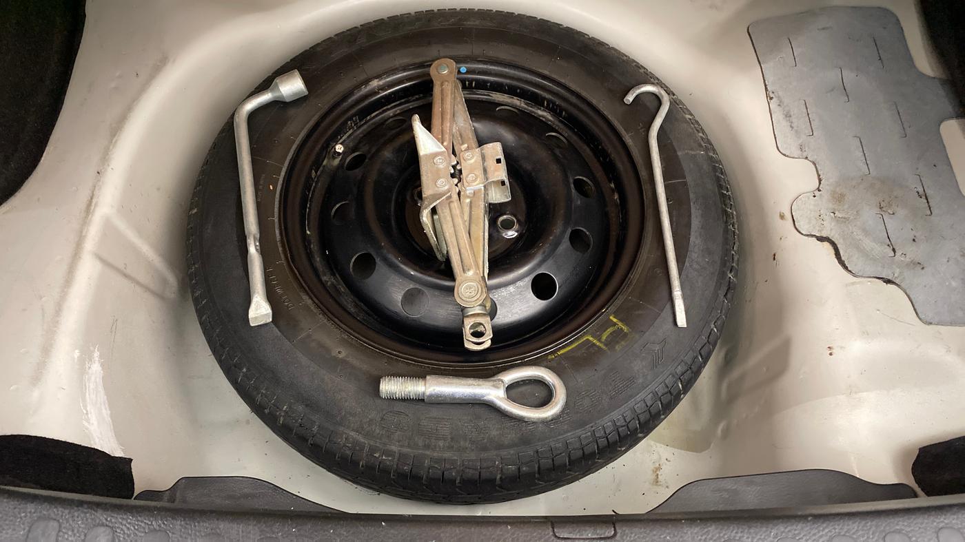 2015 Maruti Swift Dzire VXI, Petrol, Manual, 83,425 km, Spare Tyre