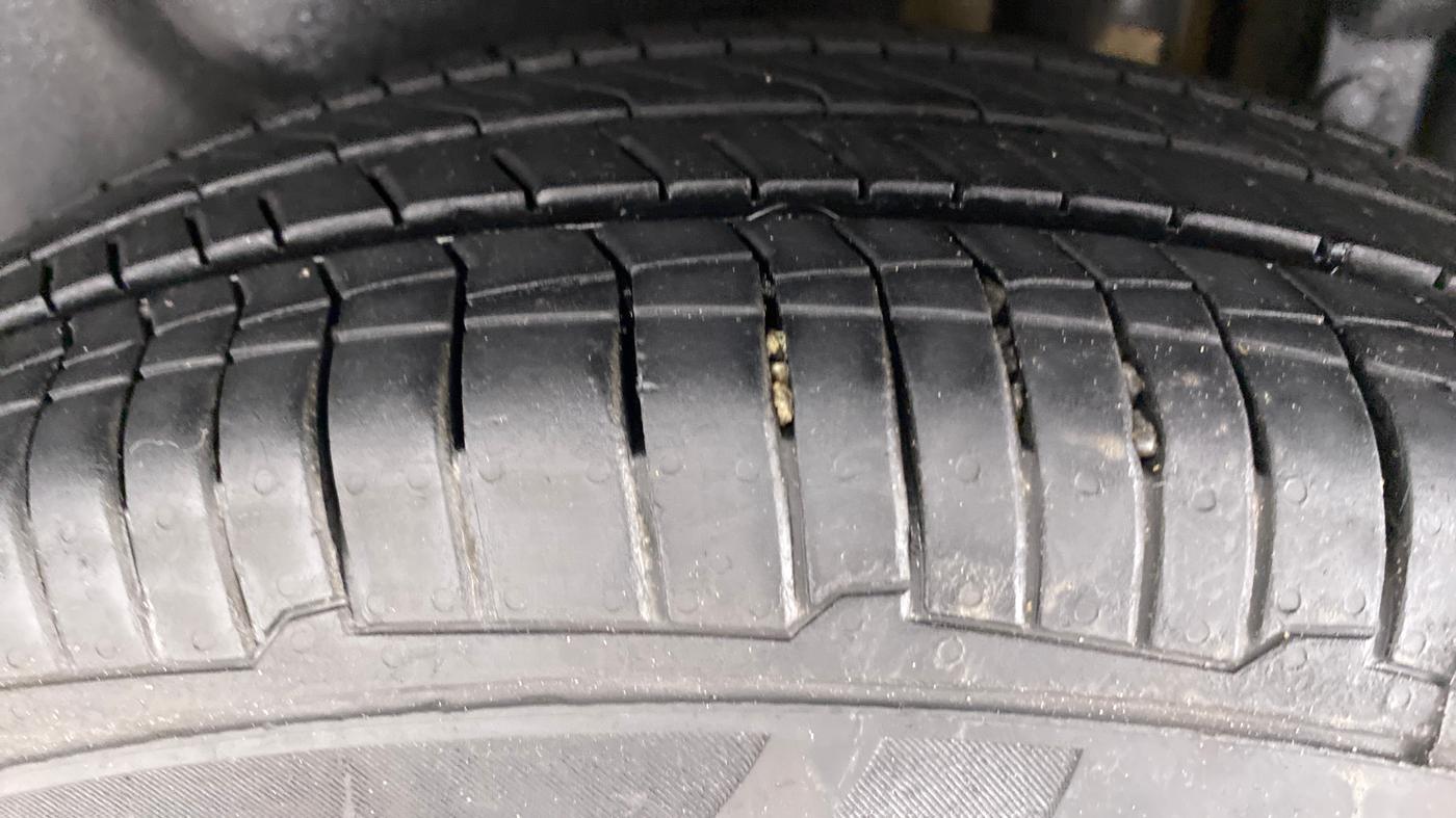 2015 Maruti Swift Dzire VXI, Petrol, Manual, 83,425 km, Left Rear Tyre Tread
