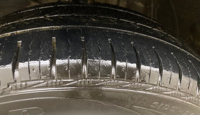 2022 Maruti Swift ZXI AMT, Petrol, Automatic, 80,288 km, Left Front Tyre Tread