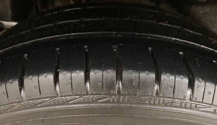 2022 Maruti Swift ZXI AMT, Petrol, Automatic, 80,288 km, Right Rear Tyre Tread