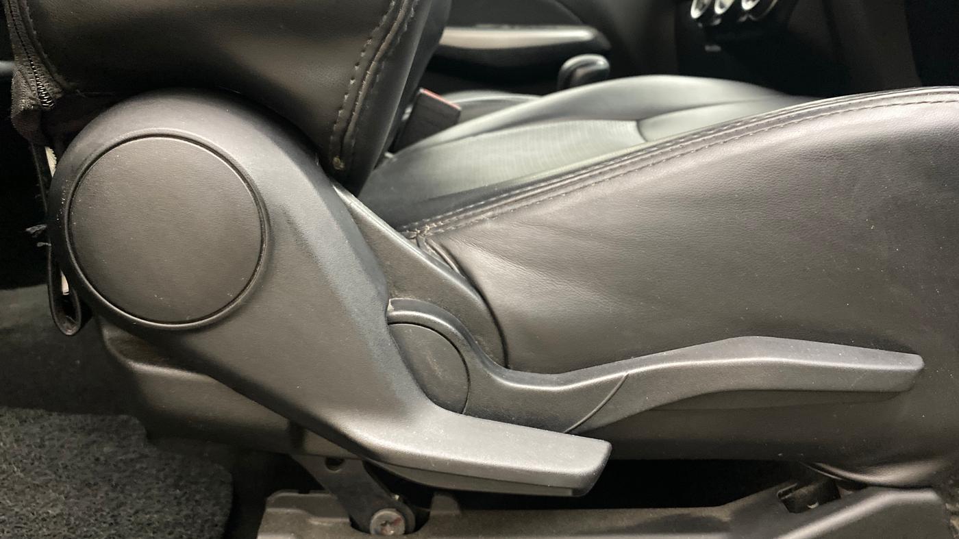 2022 Maruti Swift ZXI AMT, Petrol, Automatic, 80,288 km, Driver Side Adjustment Panel