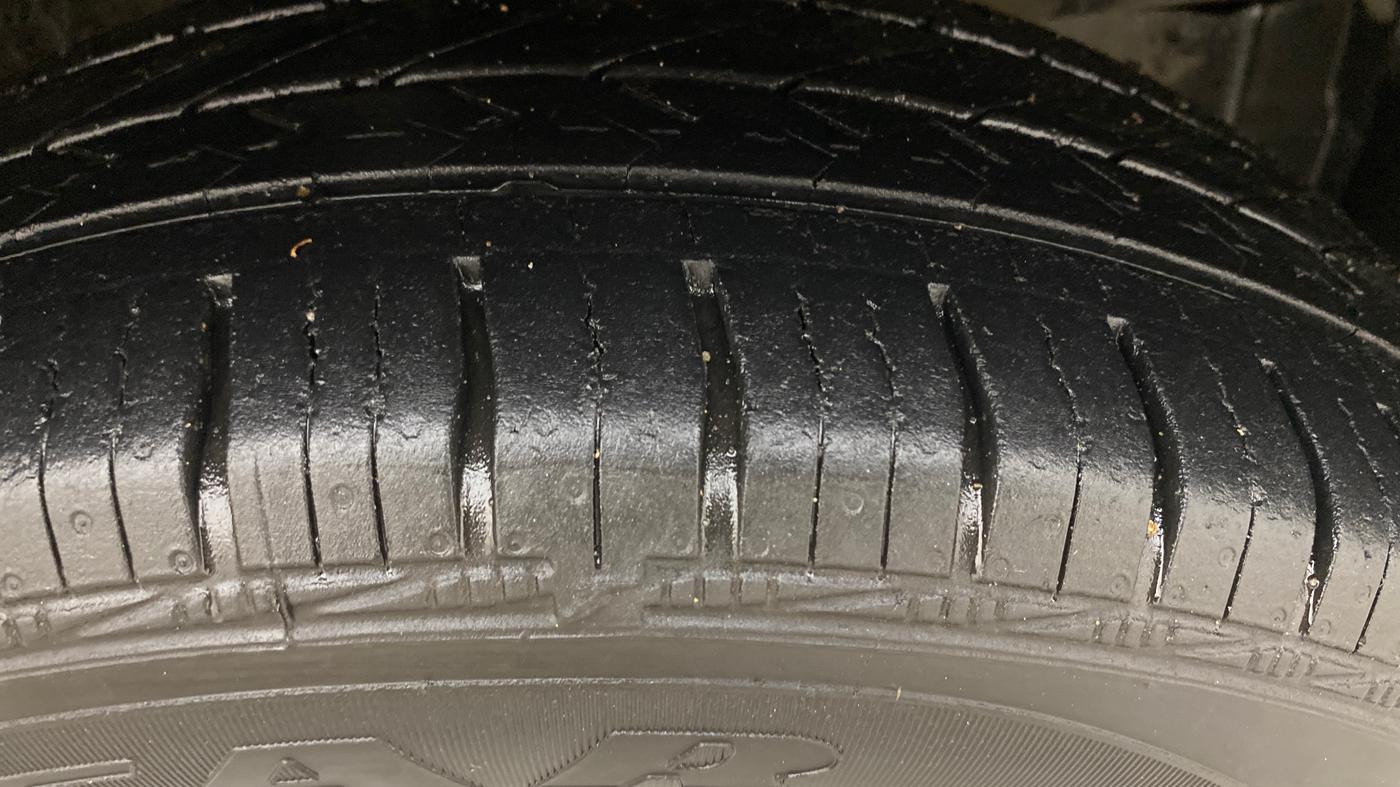 2022 Maruti Swift ZXI AMT, Petrol, Automatic, 80,288 km, Right Front Tyre Tread