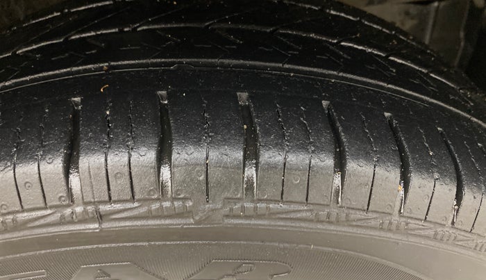 2022 Maruti Swift ZXI AMT, Petrol, Automatic, 80,288 km, Right Front Tyre Tread