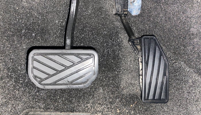 2022 Maruti Swift ZXI AMT, Petrol, Automatic, 80,288 km, Pedals